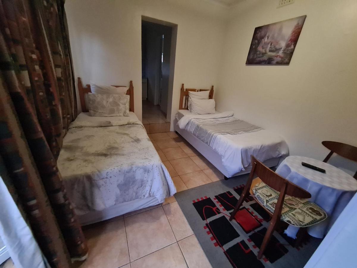 Zenith House Boston Self Catering * Cape Town